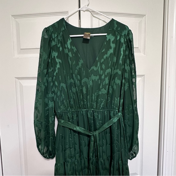 Emerald Green Long Sleeve Holiday Dress - Taylor, Size 16 - Picture 2 of 3